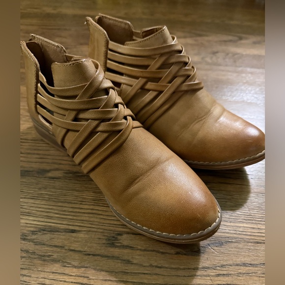 Rocket Dog Shoes - Rocket Dog Tan Ankle Booties Woman’s 8